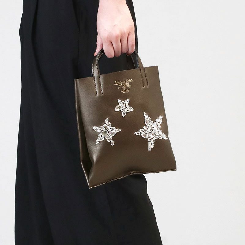 ADMJ フラットバッグ ステラモチーフ ナッパブロッサム 25AW01008