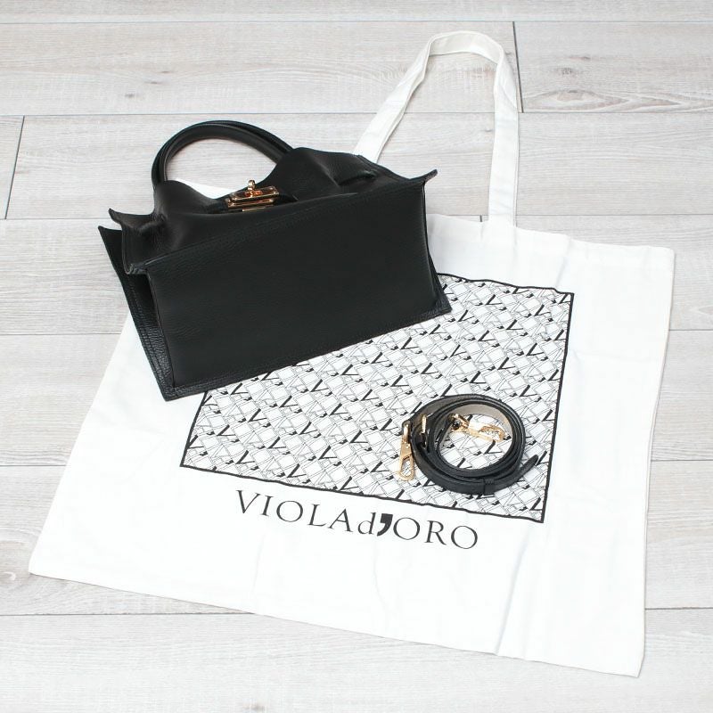 ベルトトートブラック底面と付属品画像