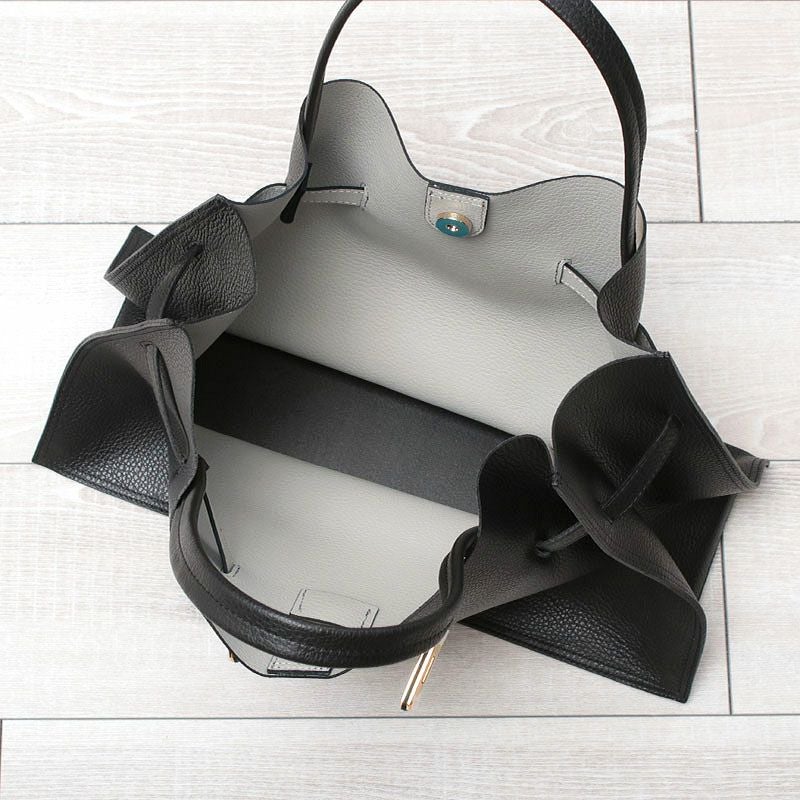 ブラック内装画像