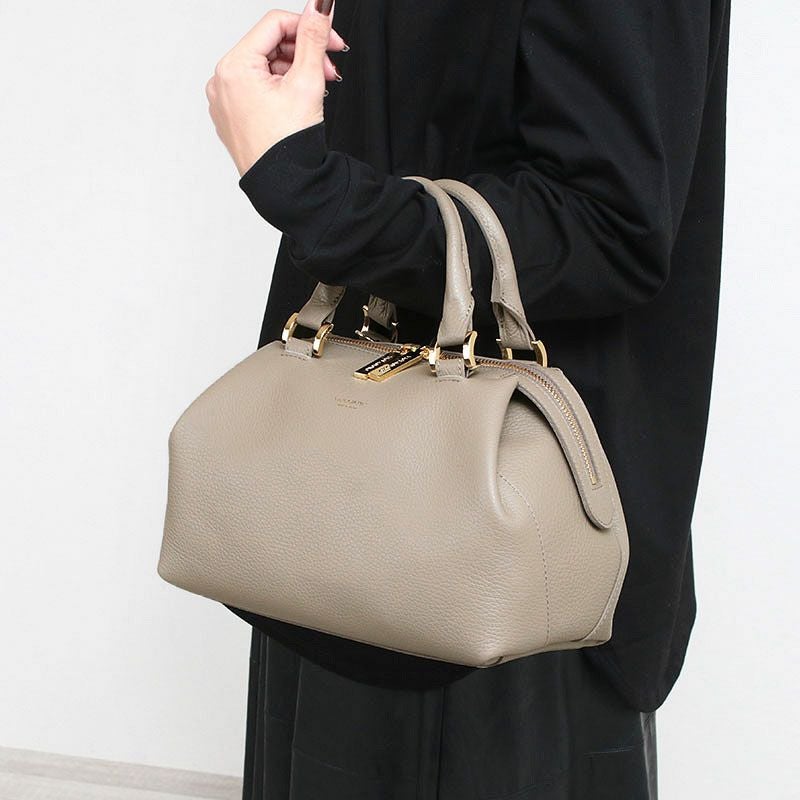 ライトトープ持っている画像