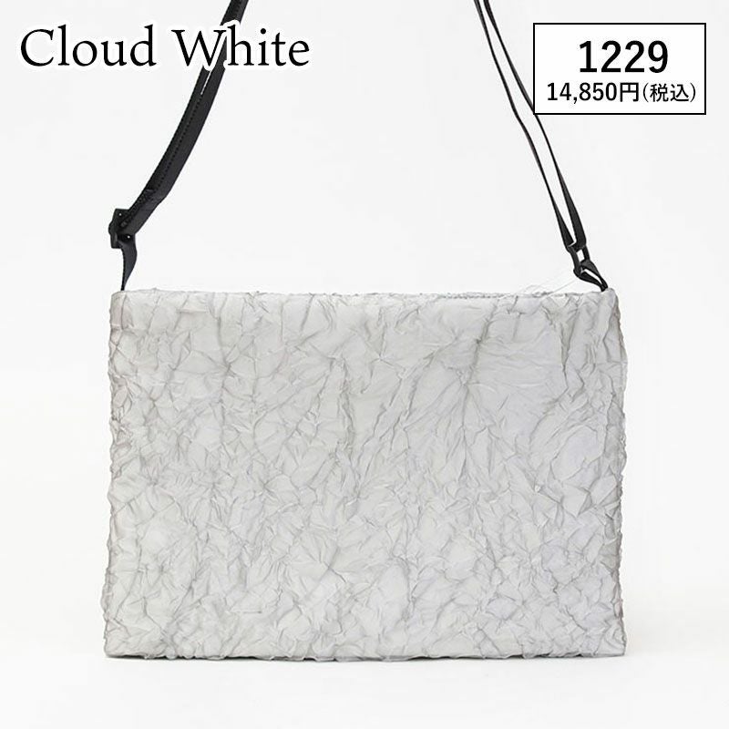 クラウドホワイト