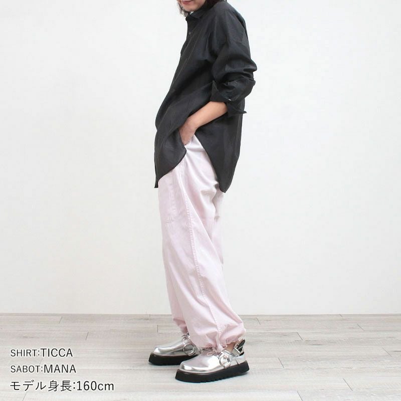 カーゴパンツピンクのコーディネート例