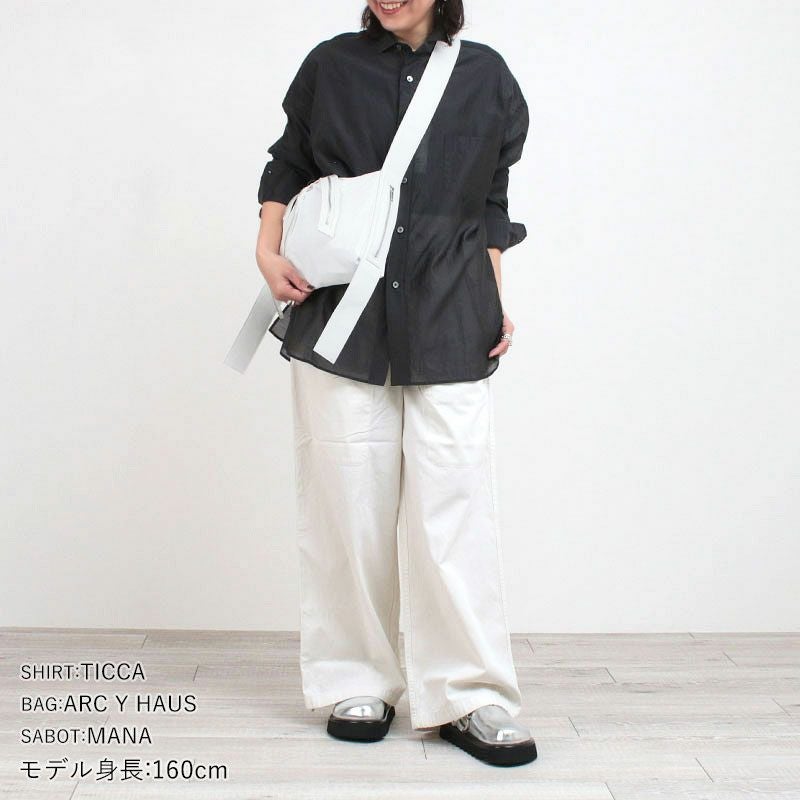 カーゴパンツアイスグレーのコーディネート例