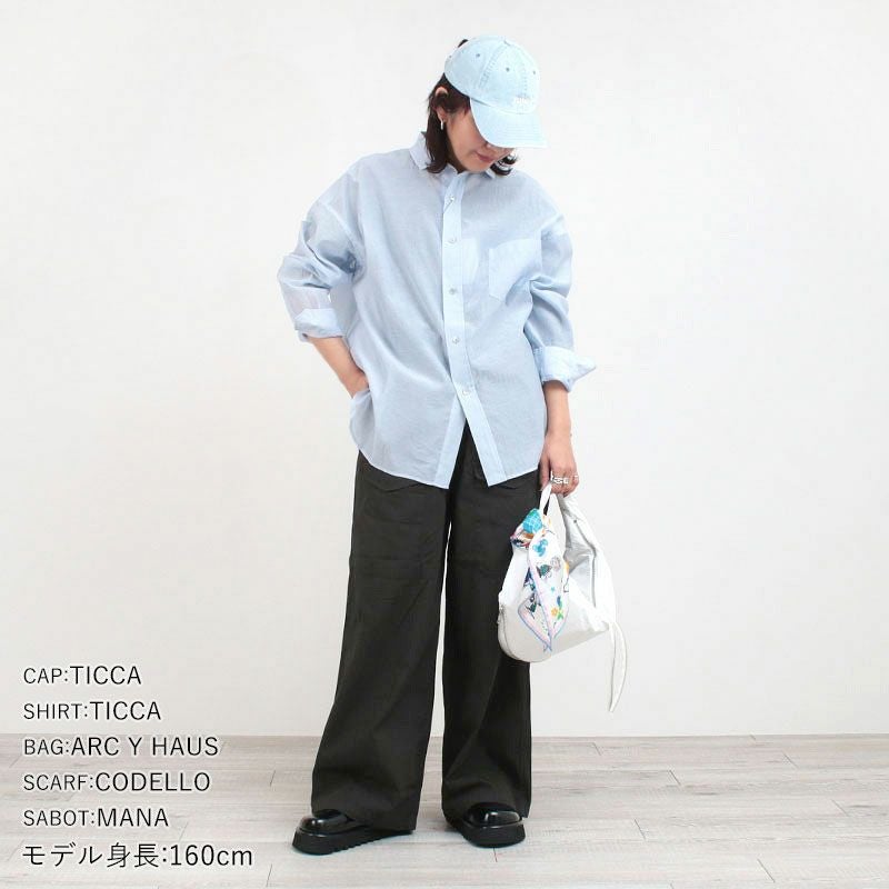 カーゴパンツブラックのコーディネート例