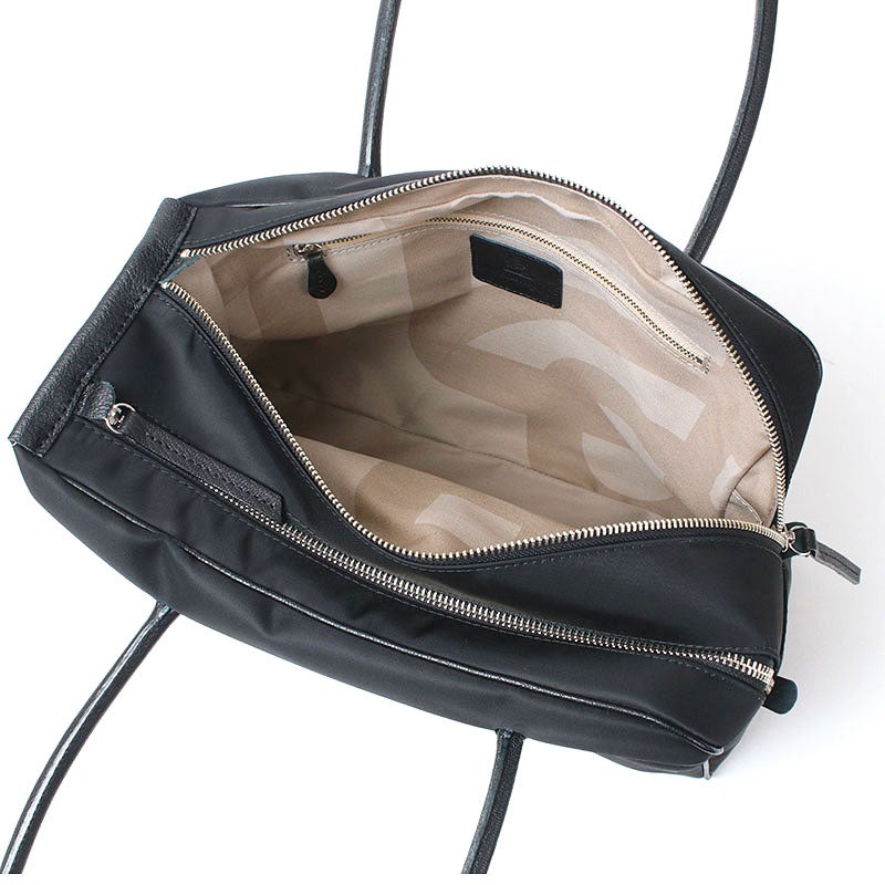 ナイロン素材の内装