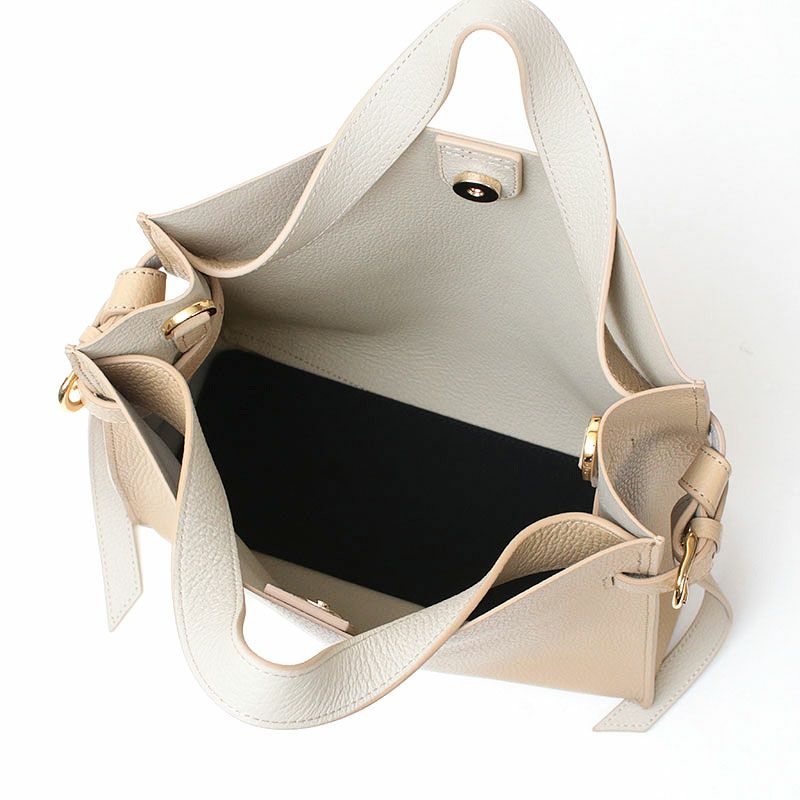 ラッテ内装画像