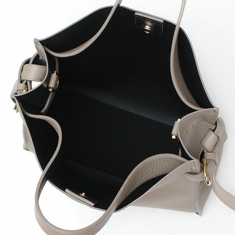 ライトトープ内装画像