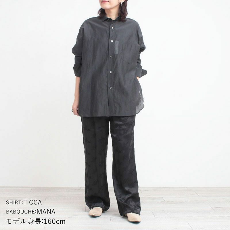 プリントパンツチャコールのコーディネート画像