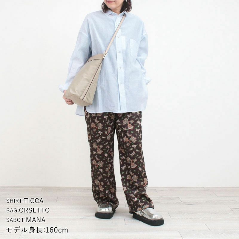 プリントパンツブラウンのコーディネート画像