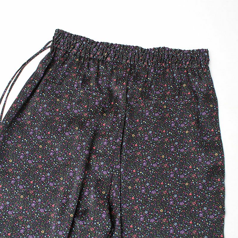 プリントパンツのヒップにはポケットがある画像