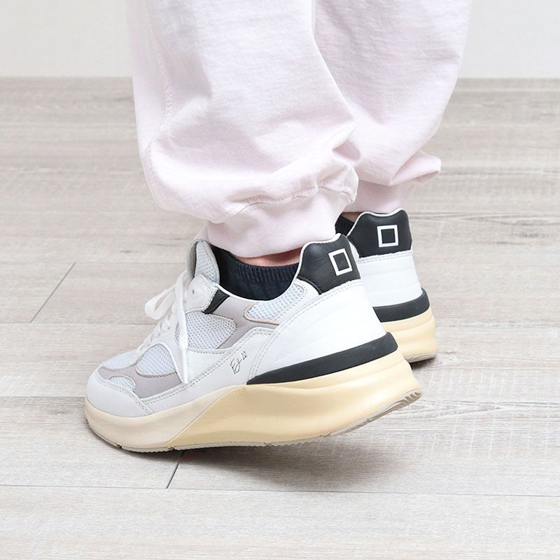 ホワイト履き画背面